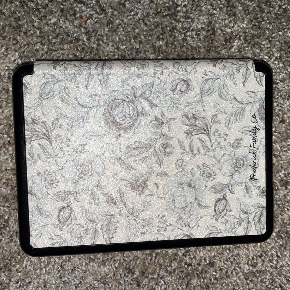Floral Kindle 11th gen  Case - Cream